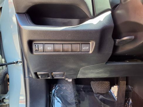 Used 2022 Toyota RAV4 XLE Premium FWD image 19