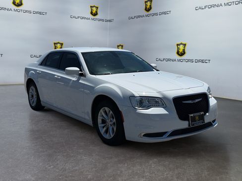Used 2019 Chrysler 300 Touring RWD image 7