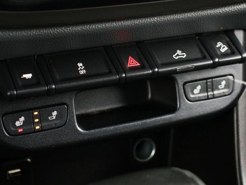 Used 2018 Chevrolet Colorado Z71 image 31