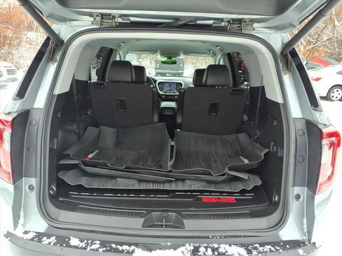 Used 2023 GMC Acadia SLT w/ Elevation Edition image 18