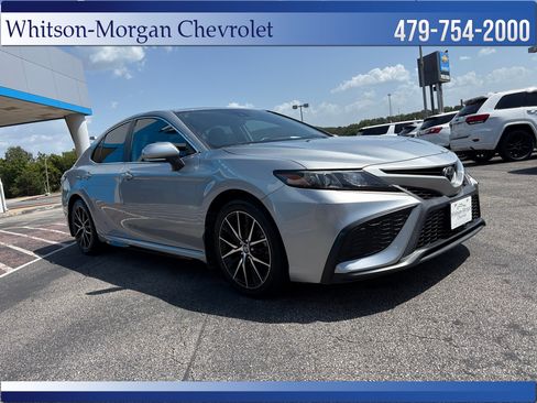 Used 2021 Toyota Camry SE w/ Convenience Package FWD image 3