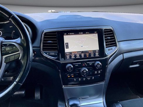 Used 2021 Jeep Grand Cherokee Laredo X AWD/4WD image 9