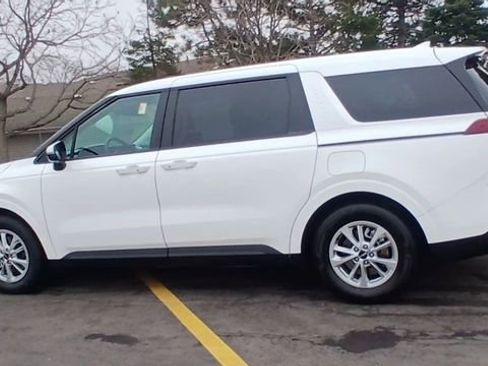 Certified 2024 Kia Carnival LX image 8