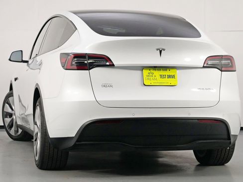 Used 2021 Tesla Model Y Long Range image 6