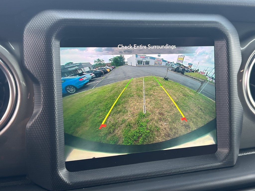 Used 2023 Jeep Wrangler Unlimited Sahara AWD/4WD image 32