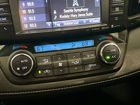 Used 2016 Toyota RAV4 XLE w/ Convenience Package AWD/4WD image 12