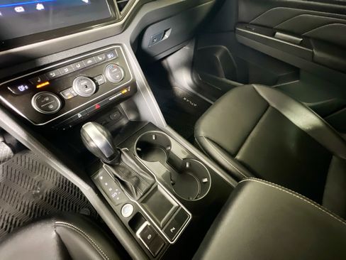 Used 2020 Volkswagen Atlas Cross Sport SEL image 26