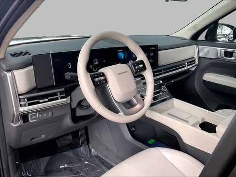 Certified 2025 Hyundai Santa Fe SE FWD image 18