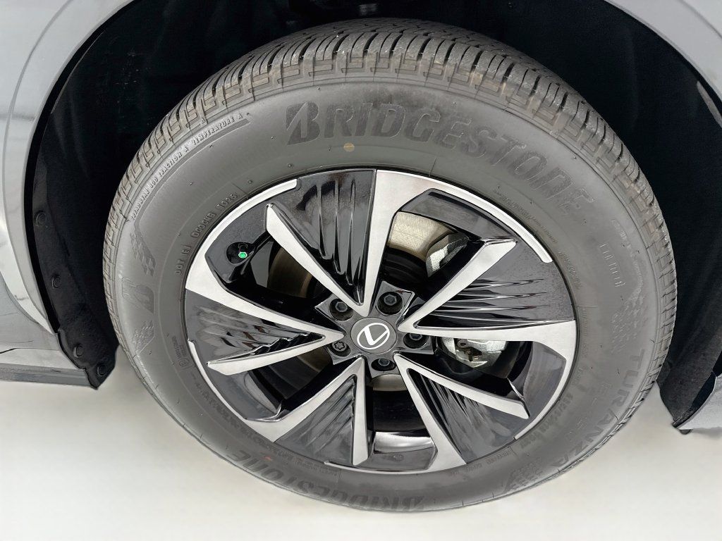 Used 2026 Lexus RZ 350e 2WD w/ Accessory Package (Z1) image 31