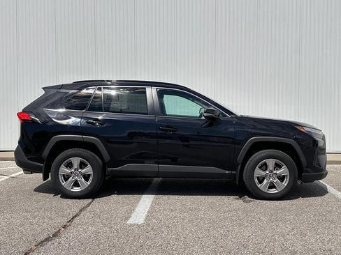 Used 2022 Toyota RAV4 XLE w/ XLE Grade Weather Package AWD/4WD image 7