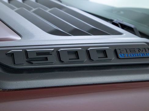 Used 2024 RAM 1500 Laramie AWD/4WD image 34