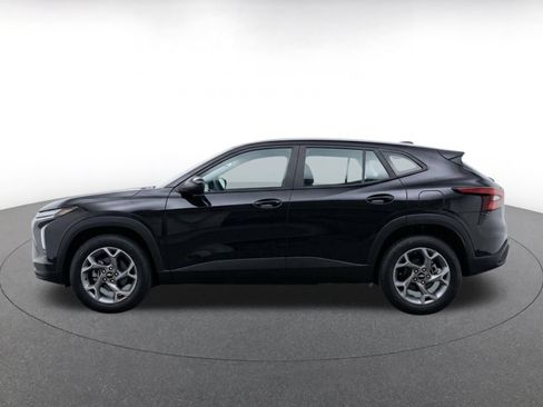 Used 2025 Chevrolet Trax LT FWD image 4
