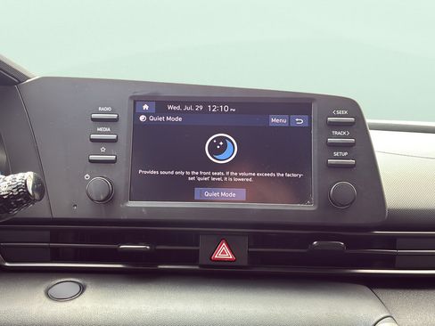 Used 2025 Hyundai Elantra Sport FWD image 28