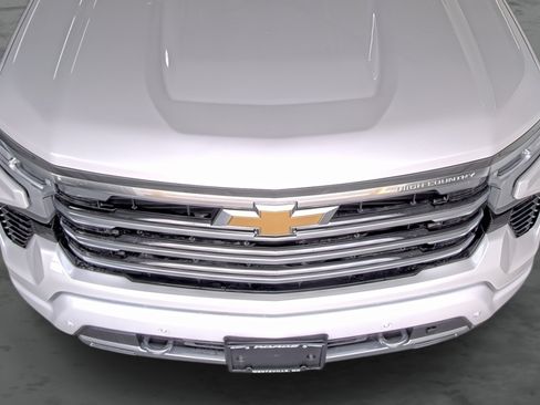Certified 2023 Chevrolet Silverado 1500 High Country w/ High Country Premium Package AWD/4WD image 16