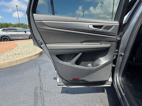 Used 2025 Volkswagen Atlas Cross Sport SE w/ Panoramic Sunroof Package image 20