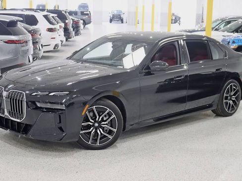 Used 2025 BMW 740i xDrive AWD/4WD image 7