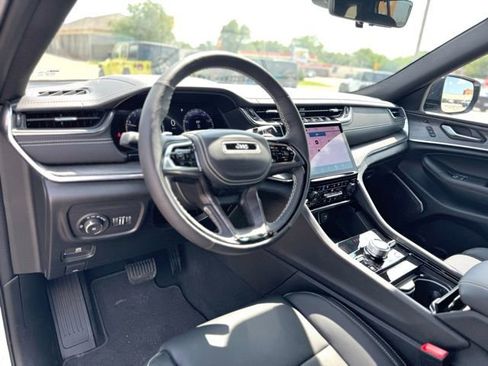 New 2025 Jeep Grand Cherokee Overland w/ Adv Protech Group III AWD/4WD image 11