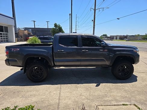 Used 2020 Toyota Tacoma TRD Off-Road w/ Technology Package AWD/4WD image 4