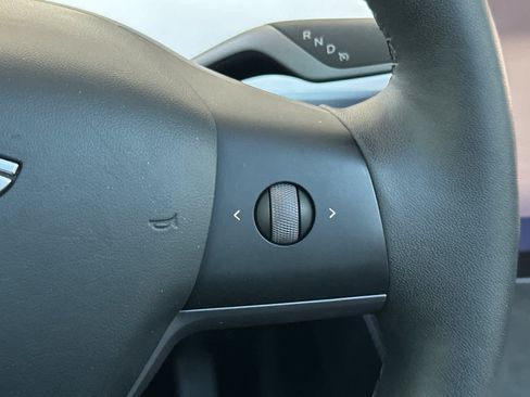 Used 2024 Tesla Model Y Long Range AWD/4WD image 27