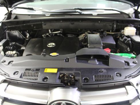 Used 2017 Toyota Highlander Limited Platinum image 36