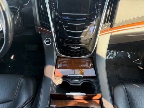 Used 2020 Cadillac Escalade Luxury w/ Escalade Sport Edition image 33