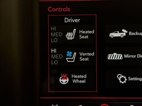 Used 2019 RAM 1500 Laramie AWD/4WD image 16