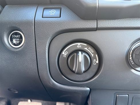 Certified 2025 Nissan Frontier SV image 18