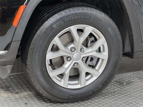 Used 2023 Jeep Grand Cherokee L Limited image 9