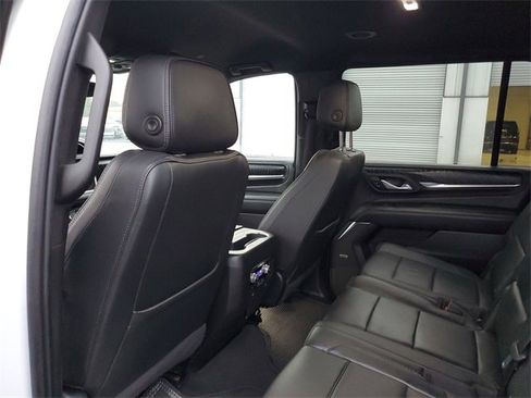 Used 2022 GMC Yukon XL Denali image 9