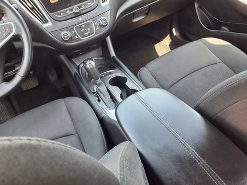Used 2017 Chevrolet Malibu LT FWD image 9