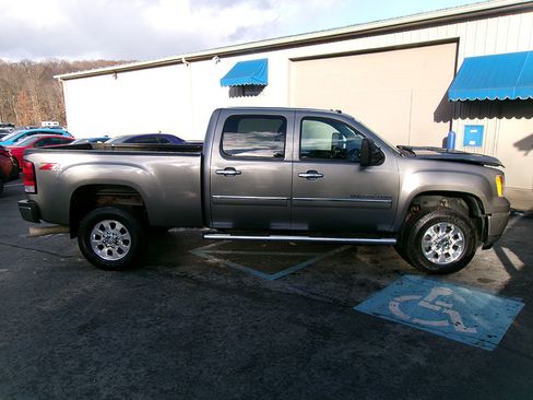 Used 2012 GMC Sierra 2500 Denali w/ Suspension Package, Off-Road image 6