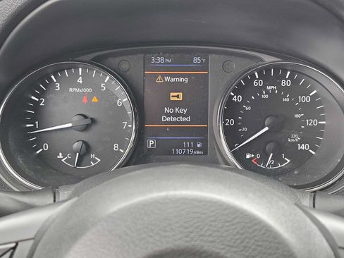 Used 2019 Nissan Rogue SV AWD/4WD image 18
