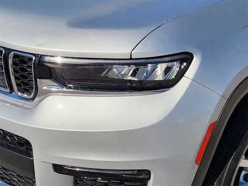 Used 2023 Jeep Grand Cherokee L Limited image 8