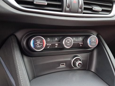 Used 2022 Alfa Romeo Stelvio Veloce image 14