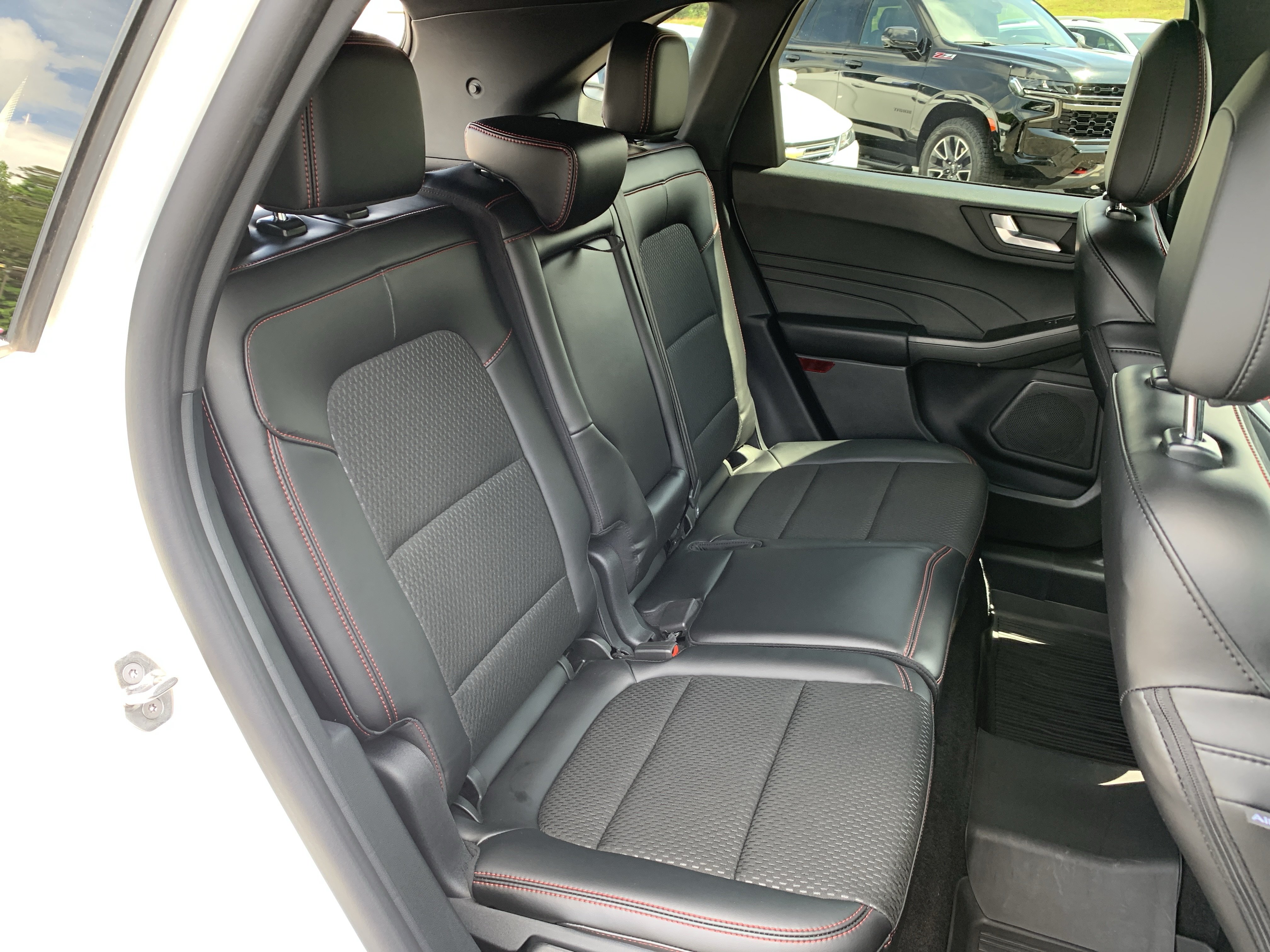 Used 2025 Ford Escape ST-Line Elite AWD/4WD image 35