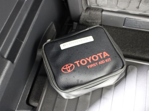 Used 2025 Toyota Sequoia Platinum AWD/4WD image 27
