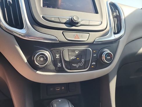 Used 2020 Chevrolet Equinox LS w/ LS Convenience Package FWD image 16