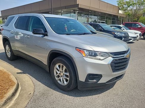 Used 2019 Chevrolet Traverse LS image 2