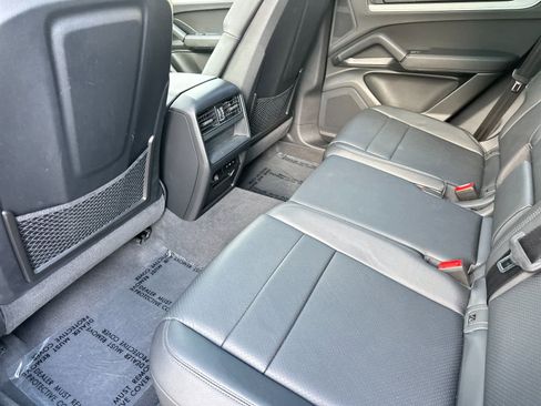 Certified 2025 Porsche Cayenne AWD/4WD image 13