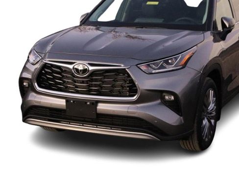 Used 2025 Toyota Highlander Platinum image 5