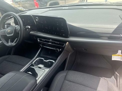 Used 2024 Chevrolet Traverse LT w/ LPO, Floor Liner Package FWD image 21