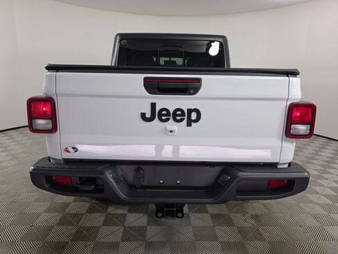 Used 2023 Jeep Gladiator Sport AWD/4WD image 9