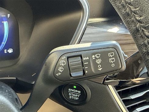 Used 2020 Ford Escape Titanium image 28