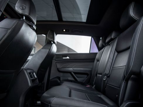 Used 2021 Volkswagen Atlas Cross Sport SE image 35