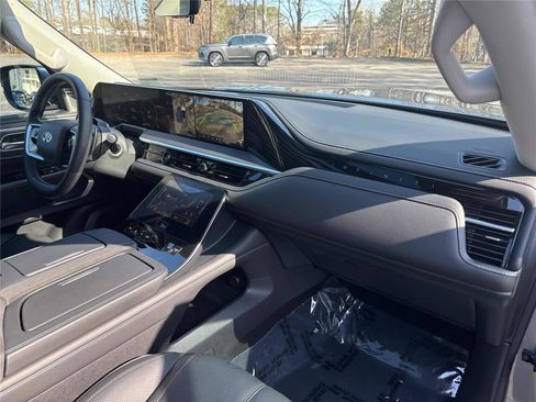 Certified 2025 INFINITI QX80 Sensory image 28