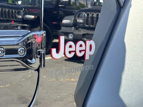 New 2026 Jeep Gladiator Rubicon w/ Steel Power Dome Hood Package AWD/4WD image 30