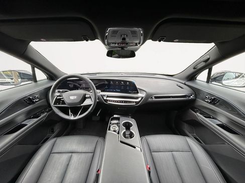 Used 2025 Cadillac Lyriq Sport AWD/4WD image 11