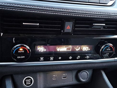 Certified 2021 Nissan Rogue SV image 16