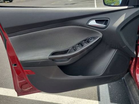 Used 2014 Ford Focus SE FWD image 34