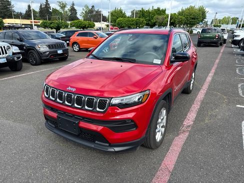 Used 2023 Jeep Compass Latitude w/ Sun and Sound Group AWD/4WD image 2